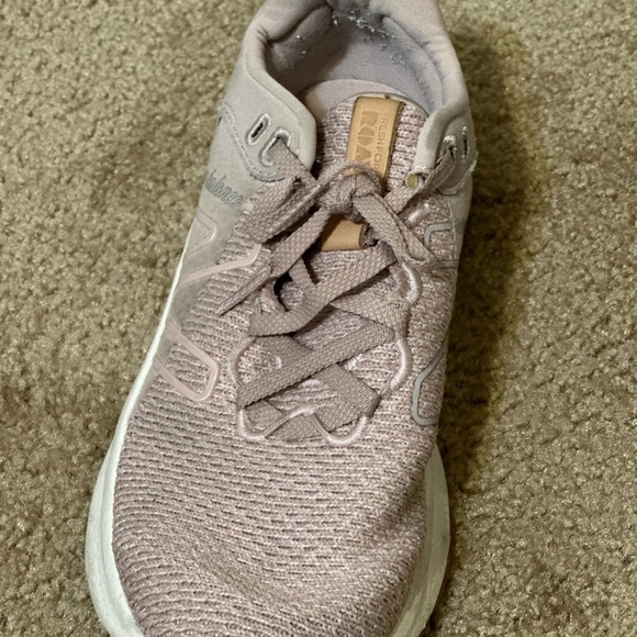 New Balance Women's Fresh Foam Roav V2 Pink Size 7 - Picture 2 of 7